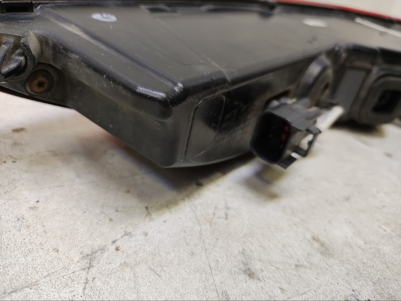 Фонарь задний левый