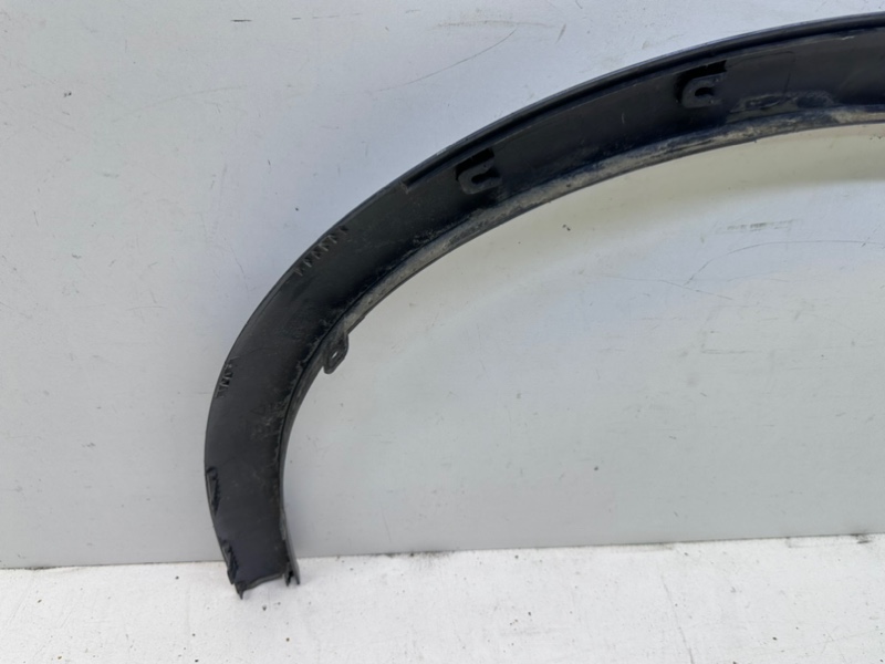 Накладка переднего крыла правого