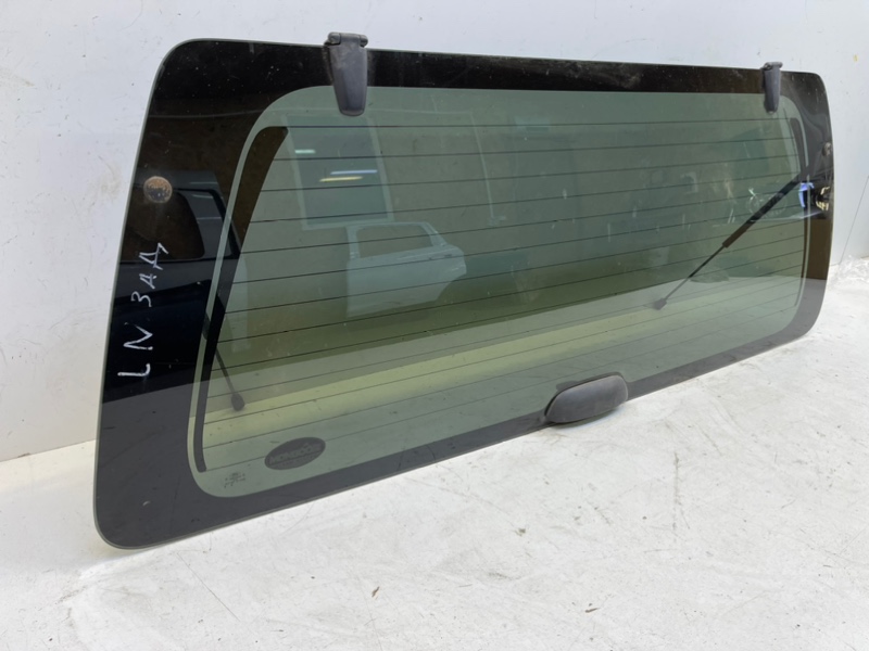 Стекло двери багажника