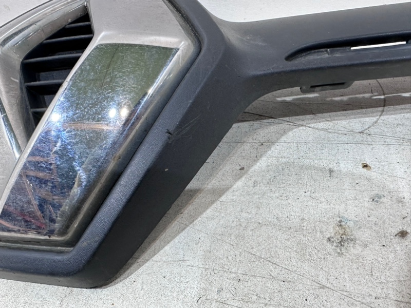 Накладка на решетку радиатора