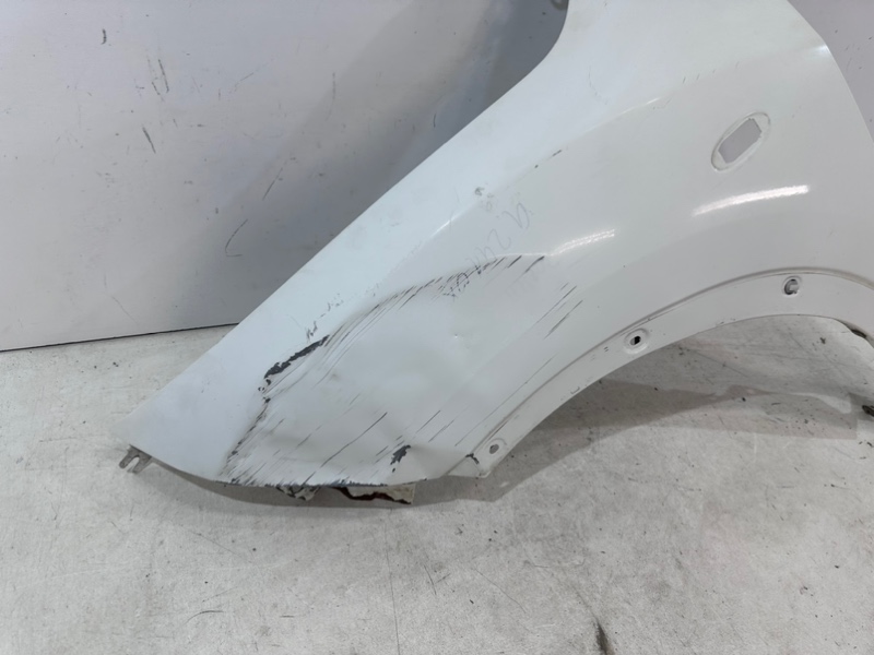 Крыло переднее левое