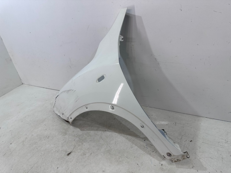 Крыло переднее левое