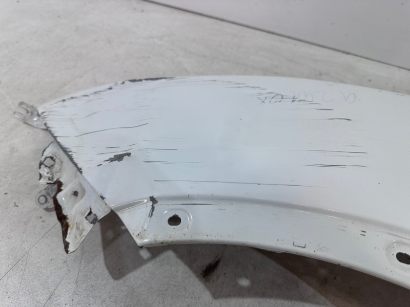 Крыло переднее левое