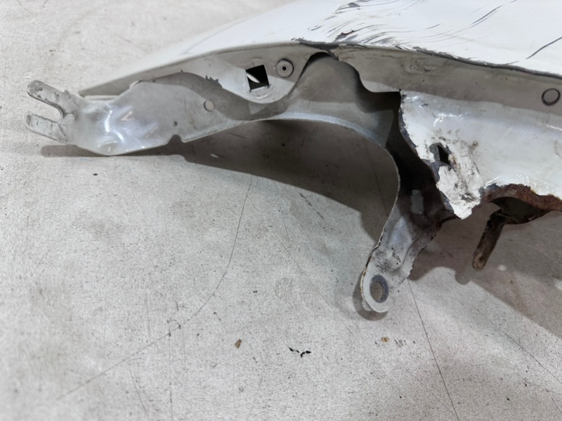 Крыло переднее левое