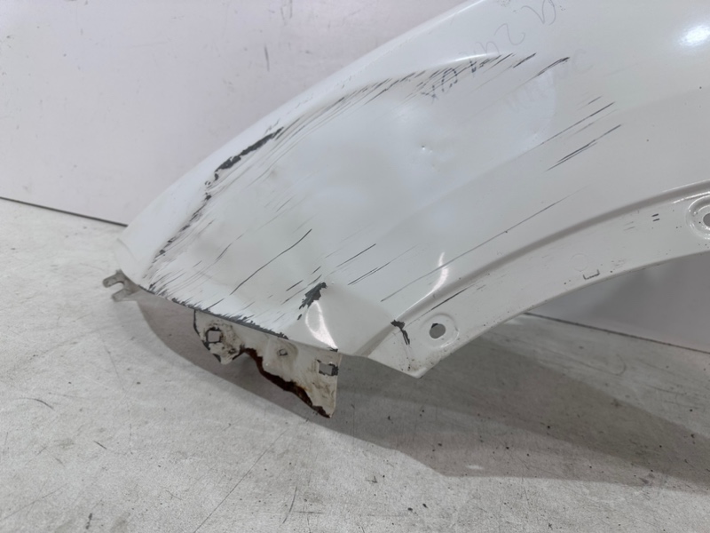 Крыло переднее левое