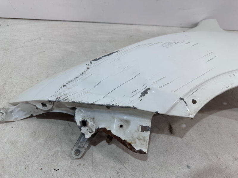 Крыло переднее левое