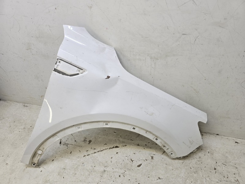 Крыло переднее правое