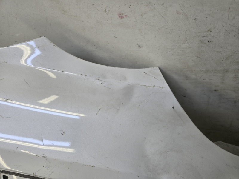 Крыло переднее правое