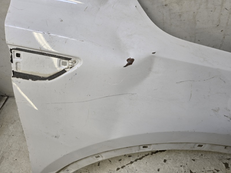 Крыло переднее правое