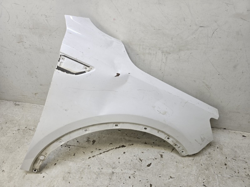 Крыло переднее правое