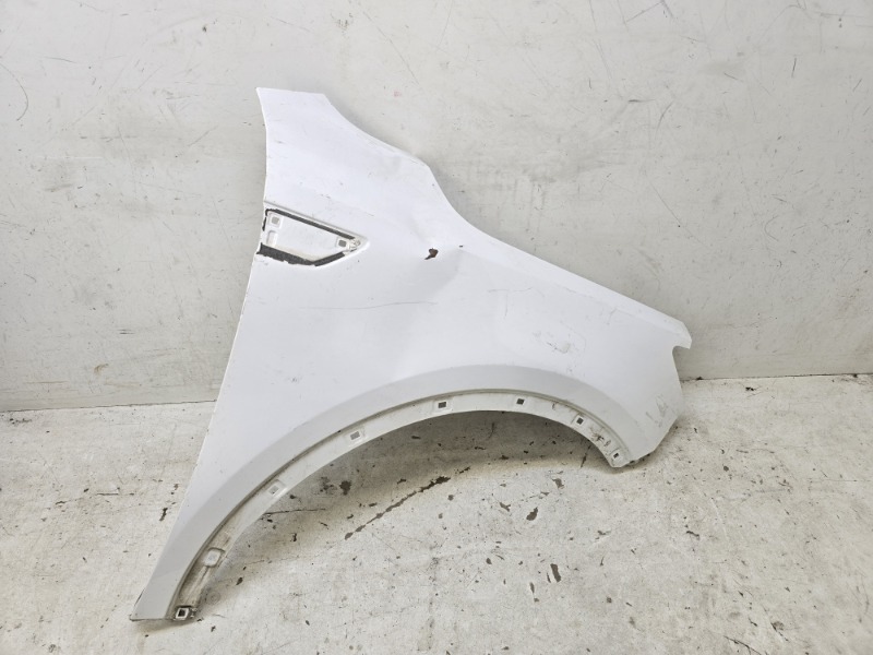 Крыло переднее правое