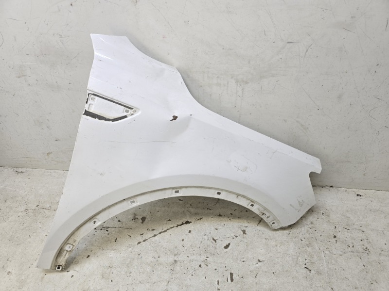 Крыло переднее правое