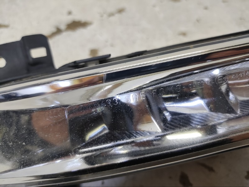 Фара противотуманная правая