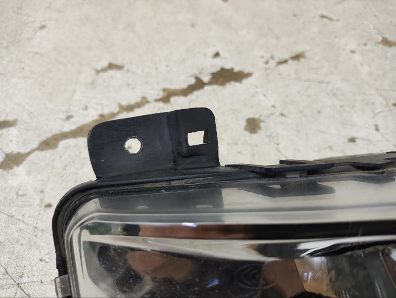 Фара противотуманная правая