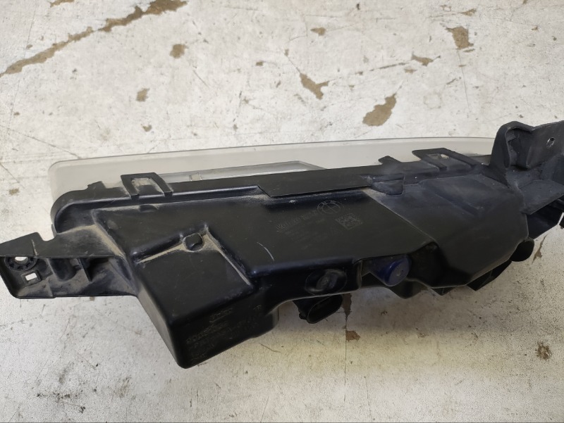 Фара противотуманная правая