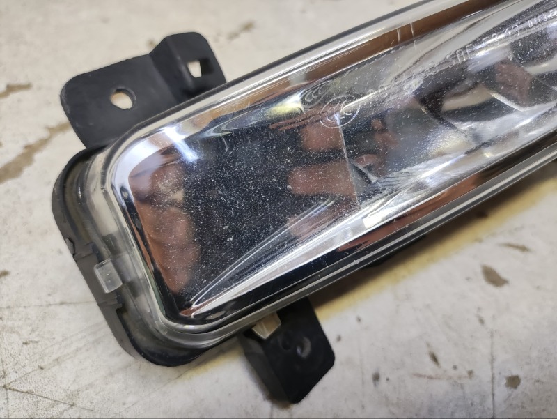 Фара противотуманная правая