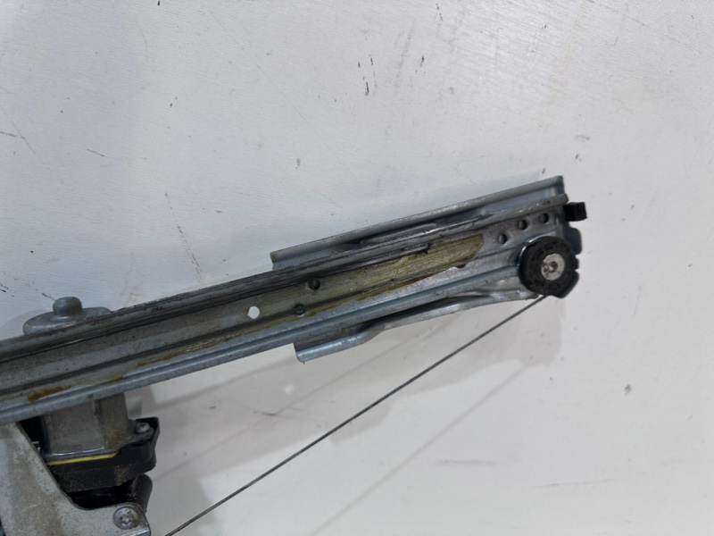 Стеклоподъемник электр. передний правый