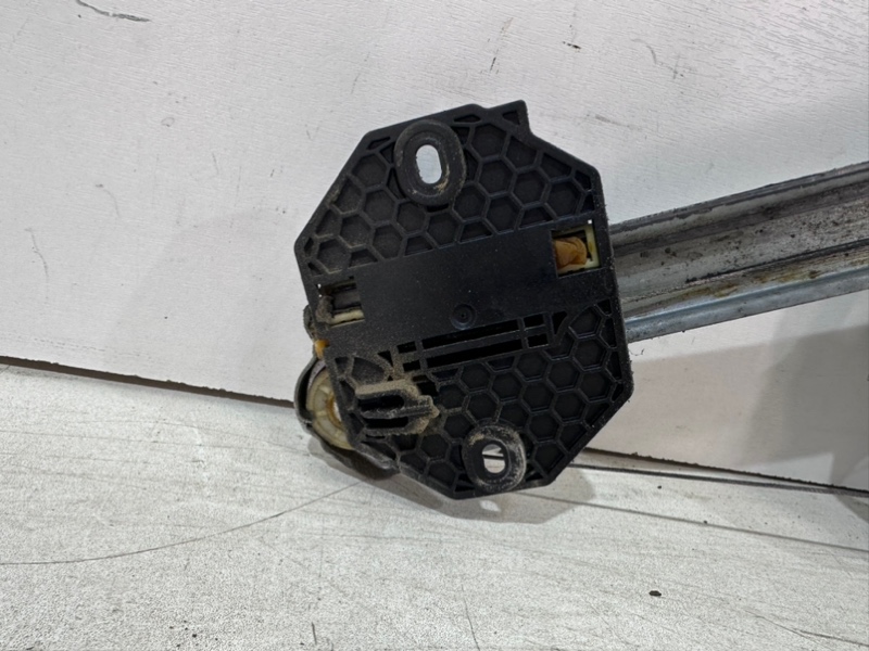 Стеклоподъемник электр. передний правый