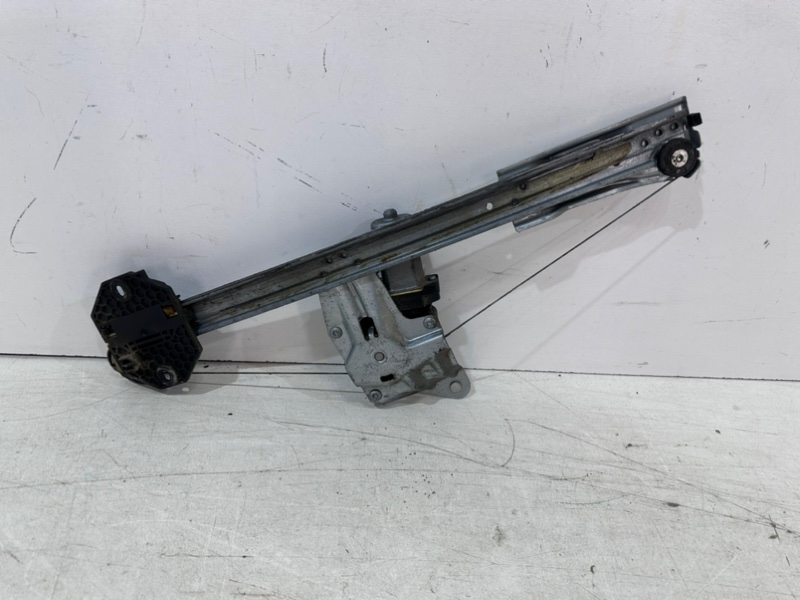 Стеклоподъемник электр. передний правый