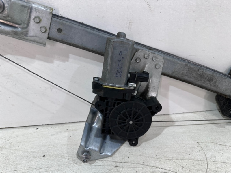 Стеклоподъемник электр. передний правый