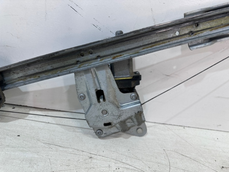 Стеклоподъемник электр. передний правый