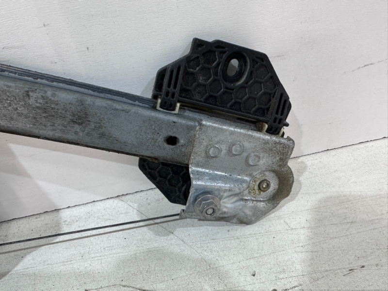 Стеклоподъемник электр. передний правый