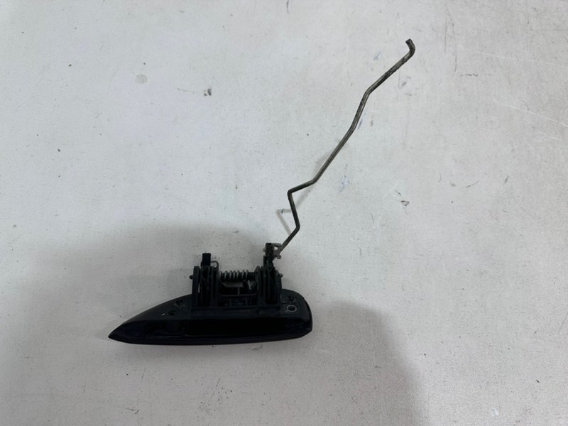 Ручка двери передней наружная правая