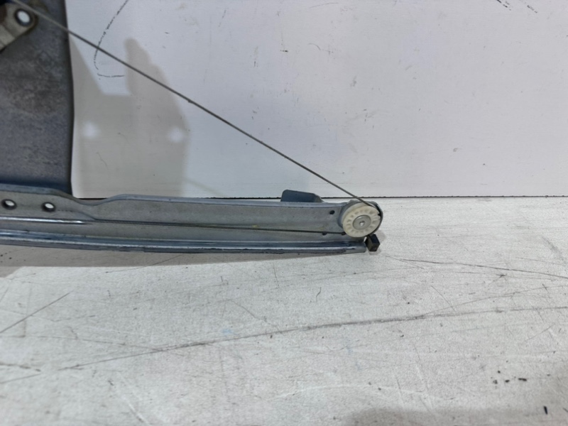 Стеклоподъемник электр. задний левый