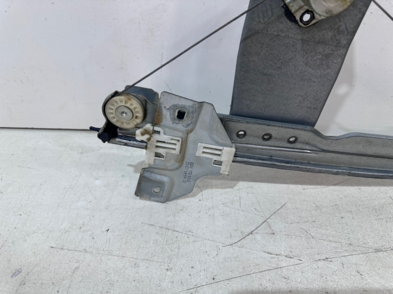 Стеклоподъемник электр. задний левый