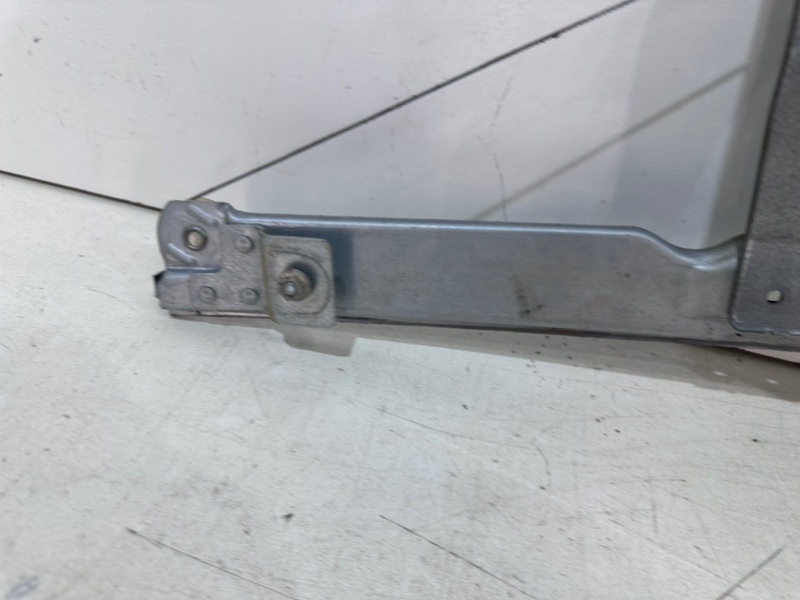 Стеклоподъемник электр. задний левый