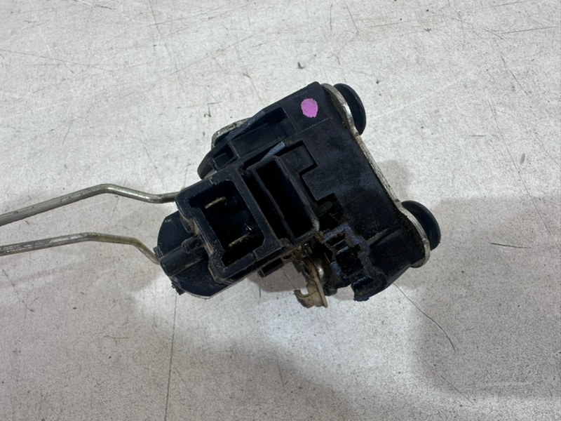 Замок двери задней правой