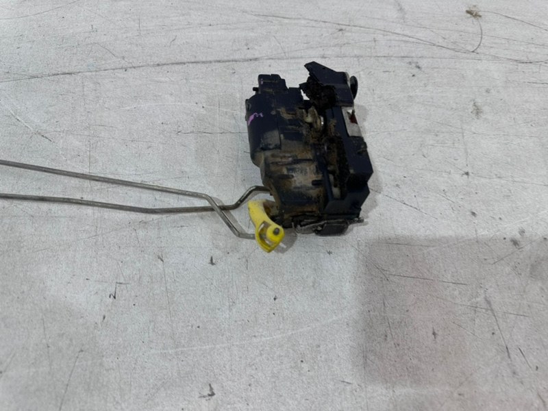 Замок двери задней правой