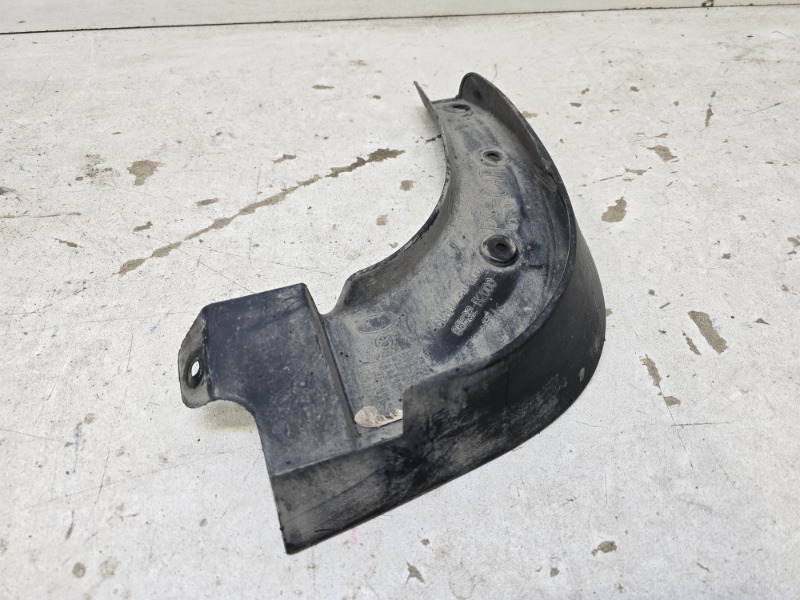 Брызговик передний правый