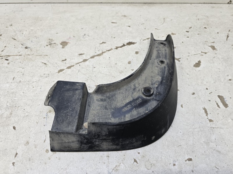 Брызговик передний правый