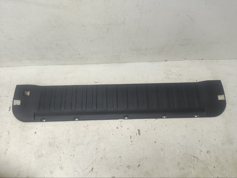 Обшивка двери багажника