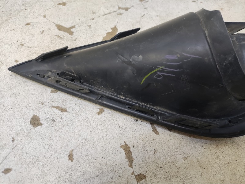 Рамка противотуманной фары левой