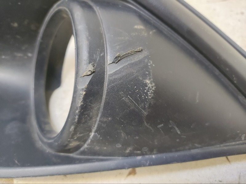 Рамка противотуманной фары левой