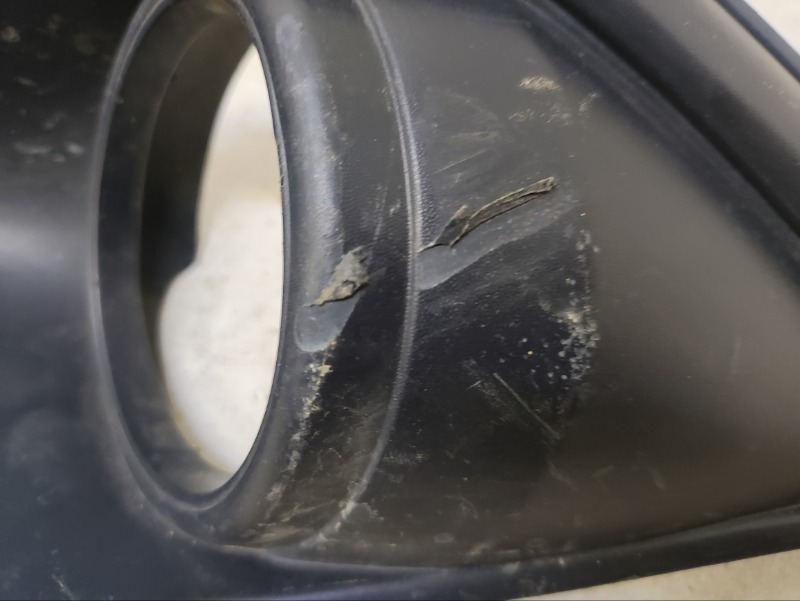 Рамка противотуманной фары левой