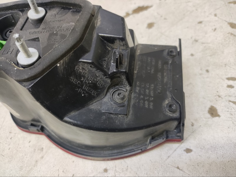 Фонарь задний внутренний левый