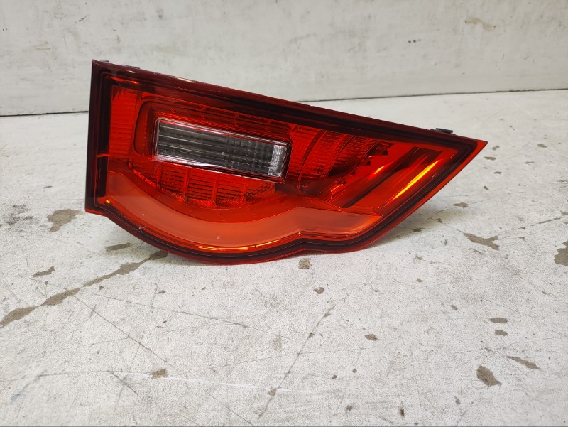 Фонарь задний внутренний левый