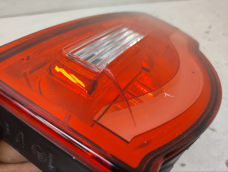 Фонарь задний внутренний левый