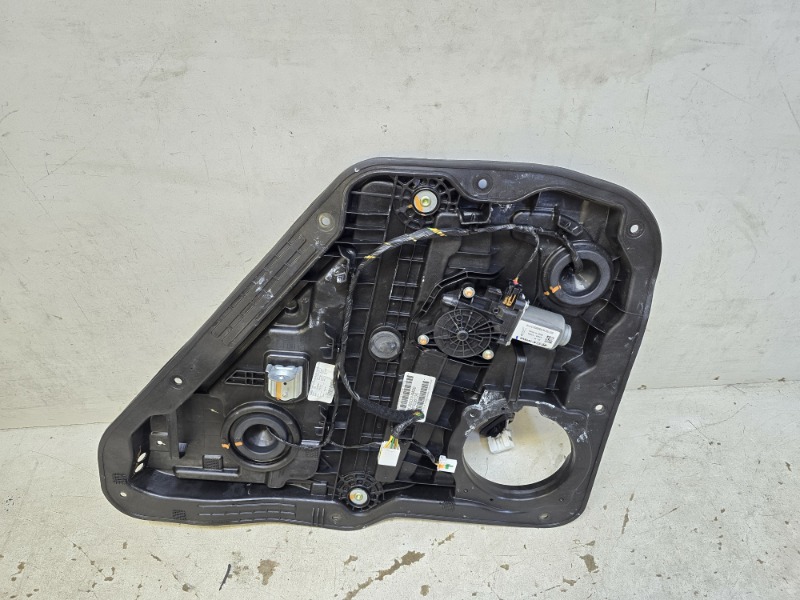 Стеклоподъемник электр. задний правый