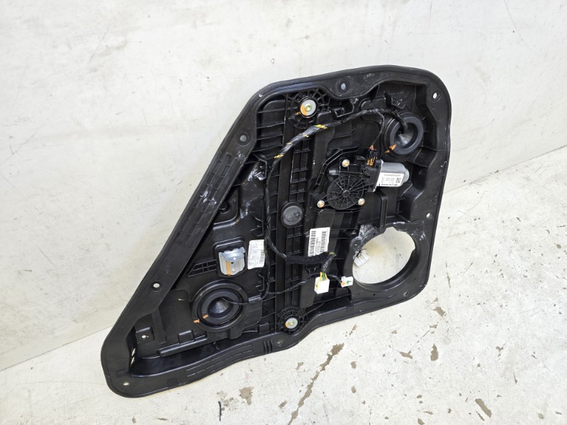 Стеклоподъемник электр. задний правый