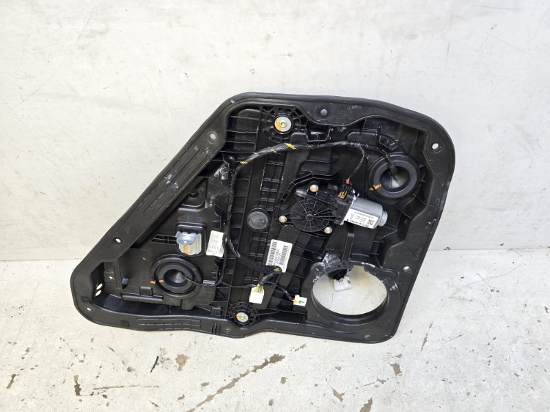 Стеклоподъемник электр. задний правый