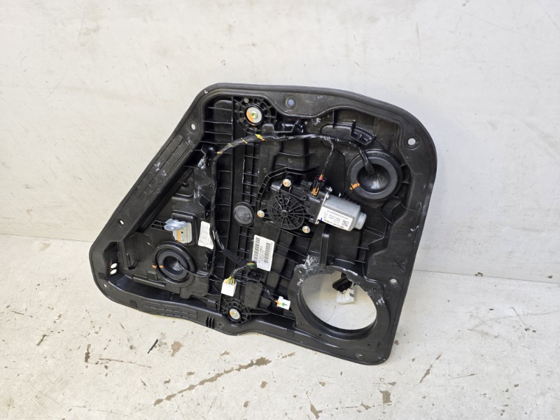 Стеклоподъемник электр. задний правый