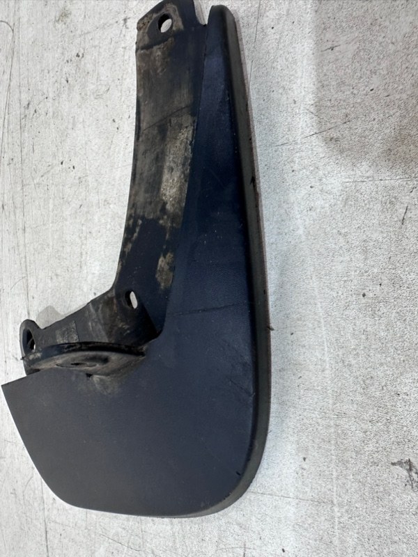 Брызговик задний правый