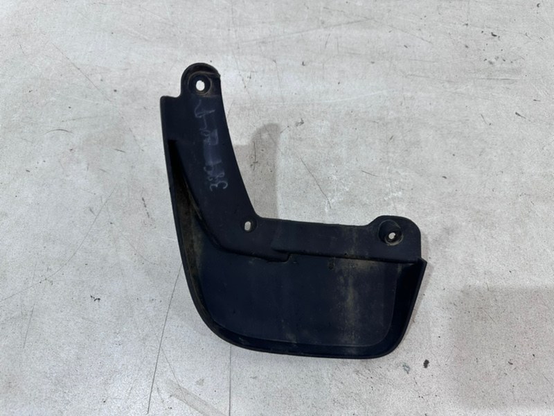 Брызговик задний правый