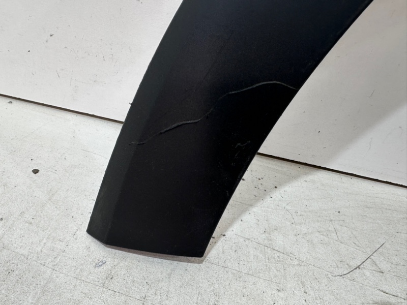 Накладка переднего крыла левого