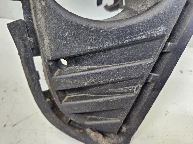 Рамка противотуманной фары правой