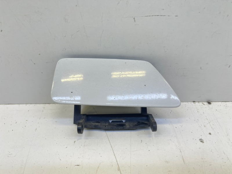 Заглушка бампера правая